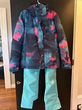 SMN Women’s Aqua Blue Snow Jacket and Pants with Checkerboard suspenders.